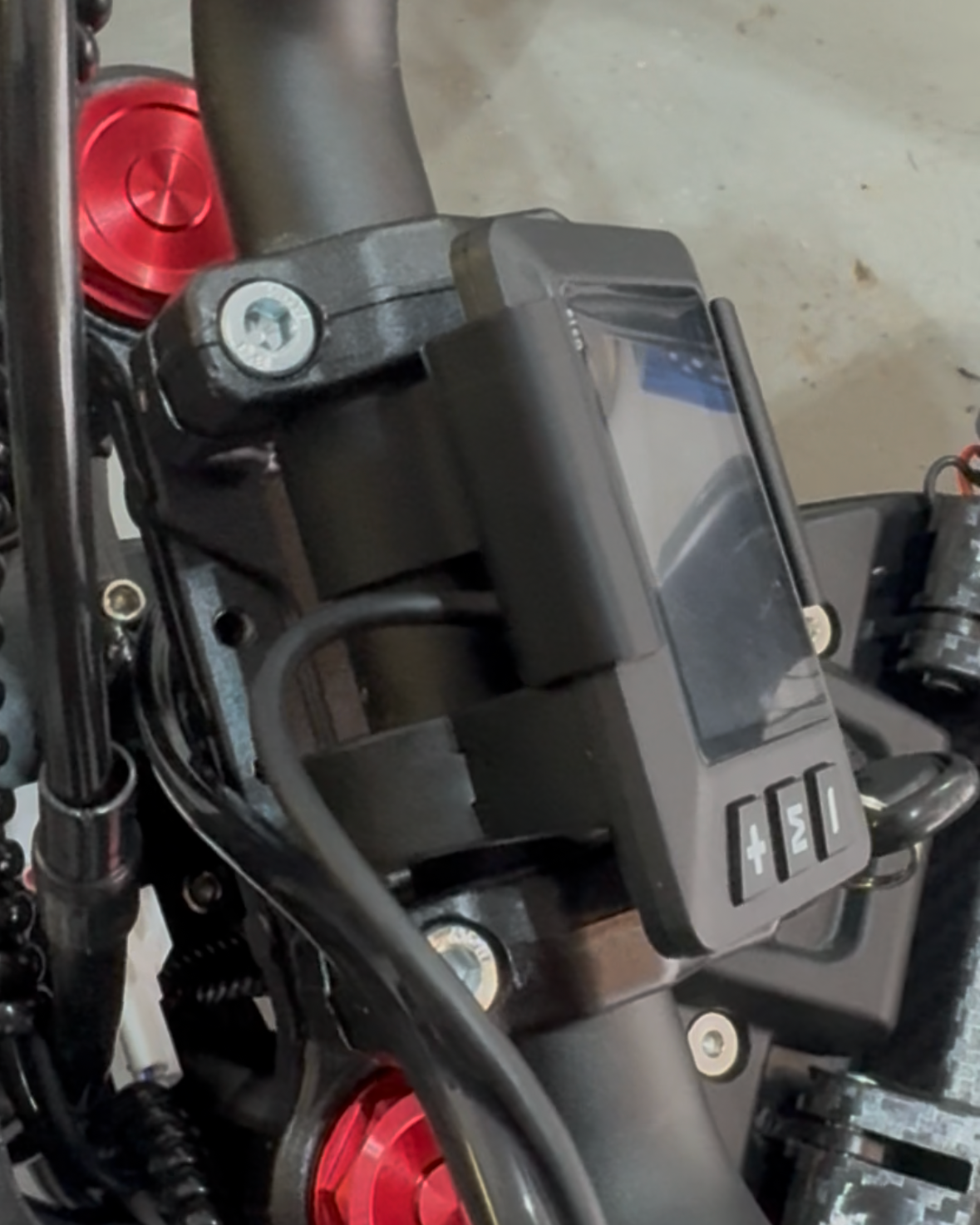 Yozma Mid-Bar Display Mount